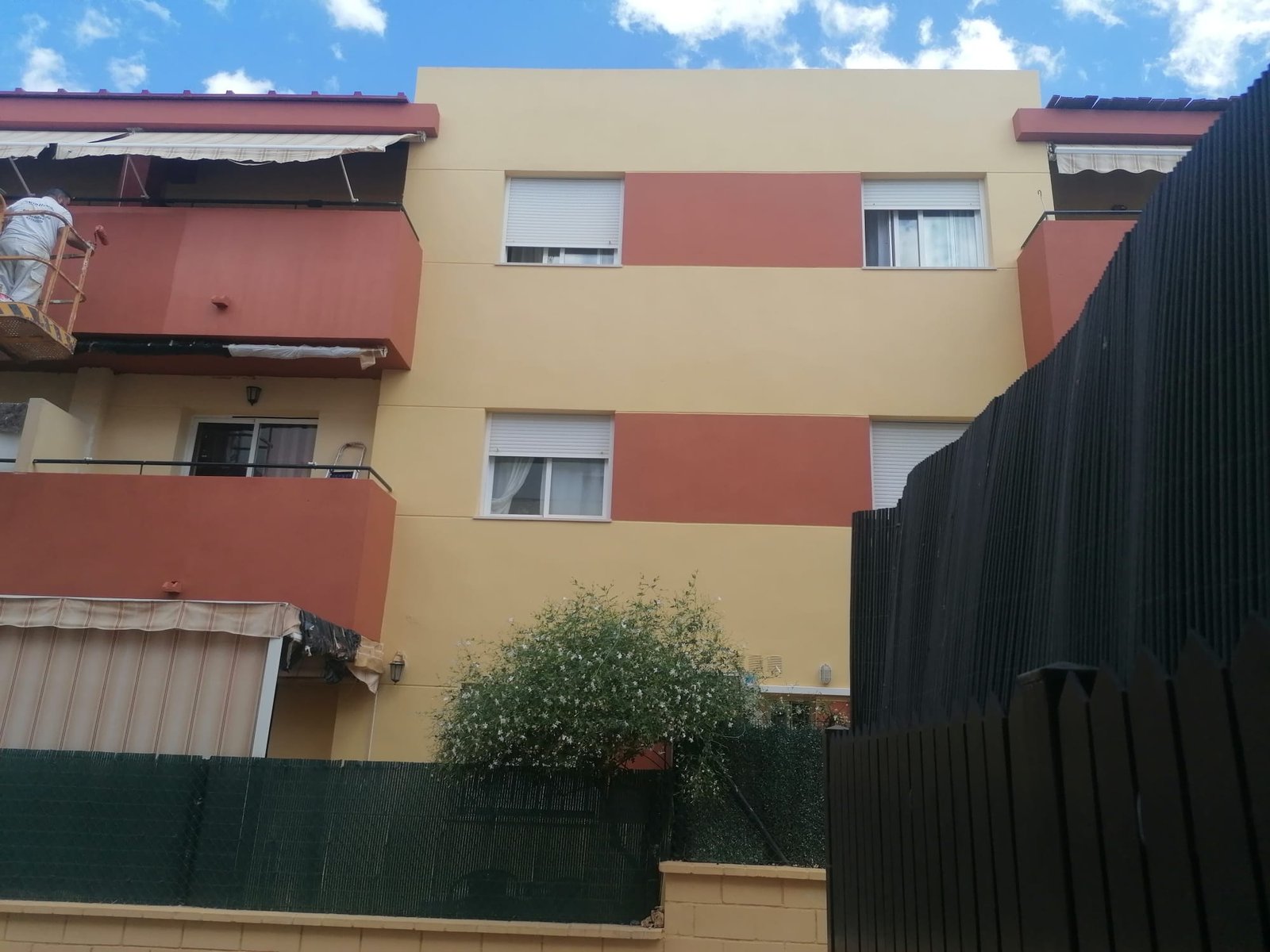 Fachada de colores terminada