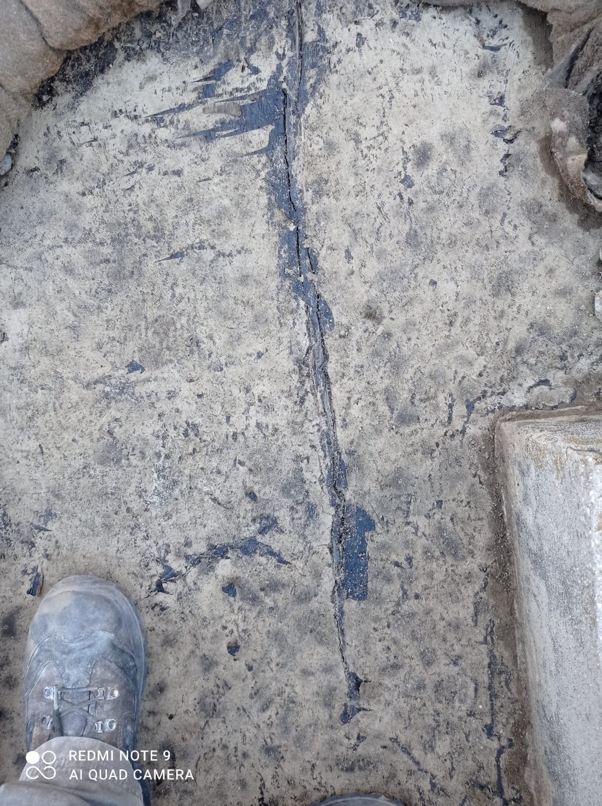 Detalle de grieta en fachada antes del trabajo